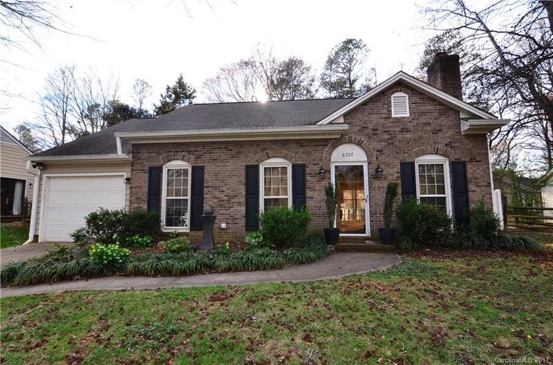 6707 Hickory Trace Dr, Charlotte, NC 28227
