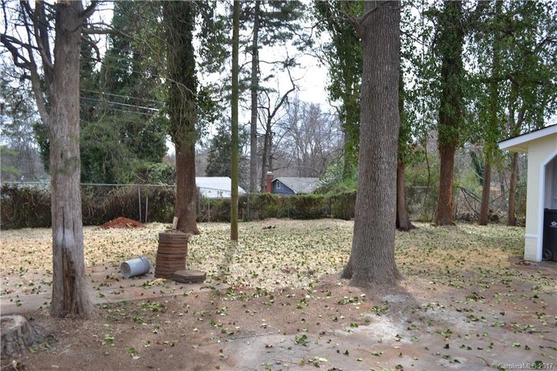 2415 Thornton Rd, Charlotte, NC 28208