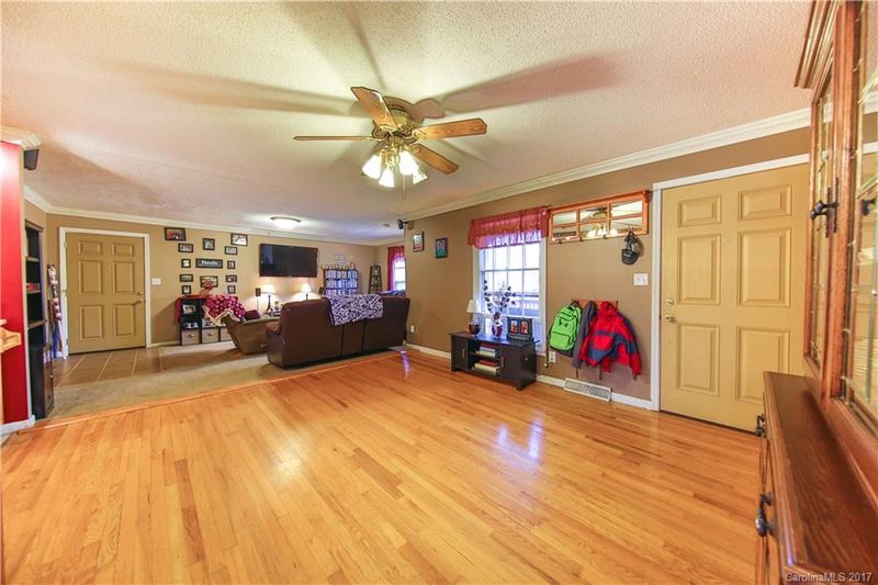 1941 Colonial Acres Cir, York, SC 29745