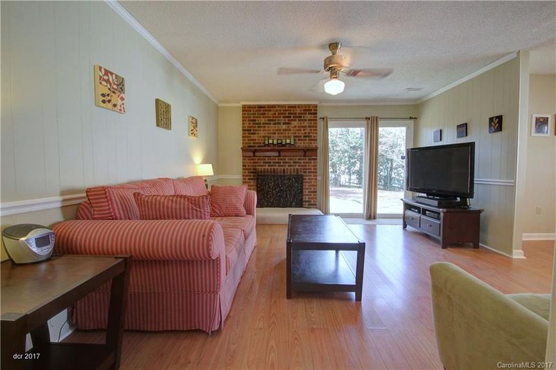 7826 Winterset Dr, Charlotte, NC 28270