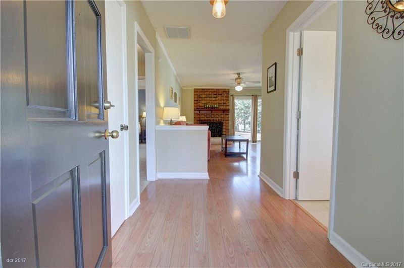7826 Winterset Dr, Charlotte, NC 28270