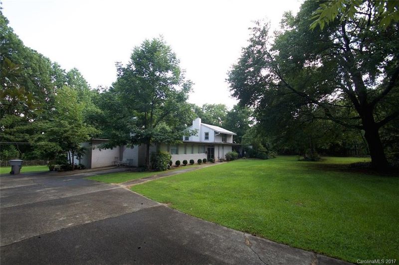1718 Progress Ln, Charlotte, NC 28205