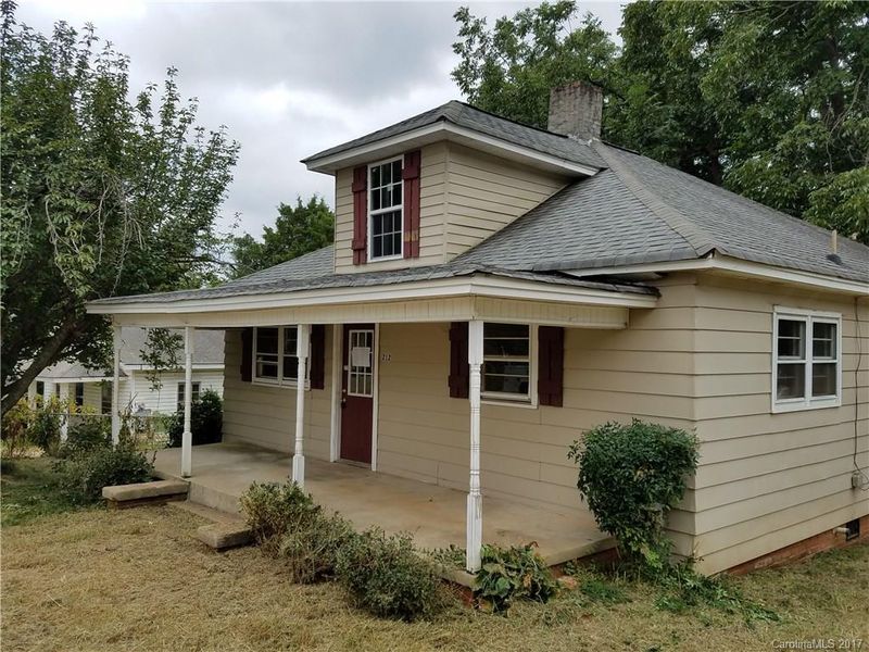 212 N Davis Ave, Newton, NC 28658