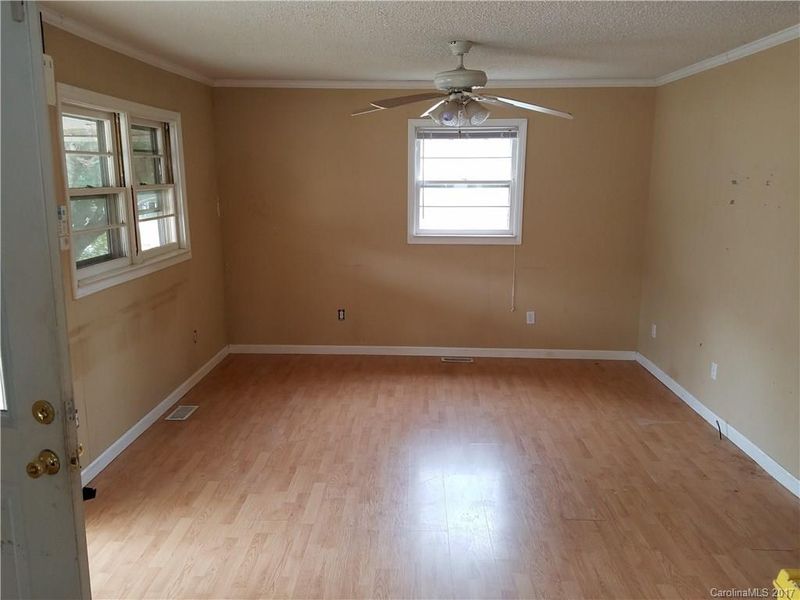 212 N Davis Ave, Newton, NC 28658