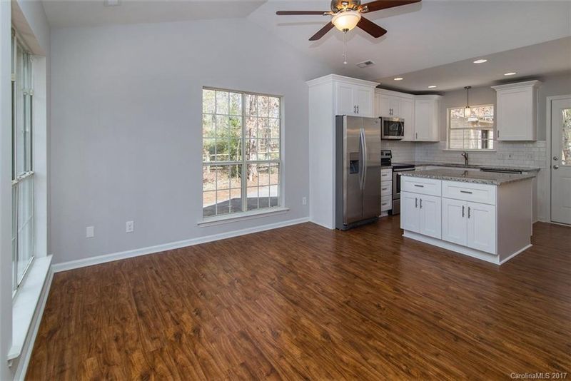 5609 Indian Wood Dr, Matthews, NC 28104