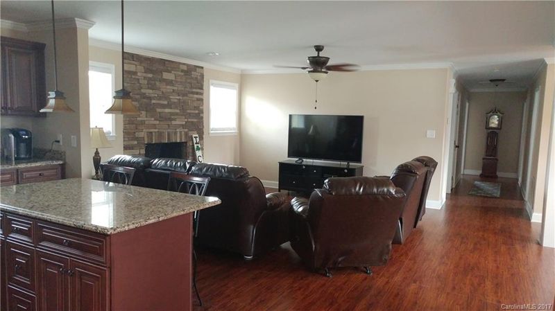 302 Windy Rush Rd, Kannapolis, NC 28081