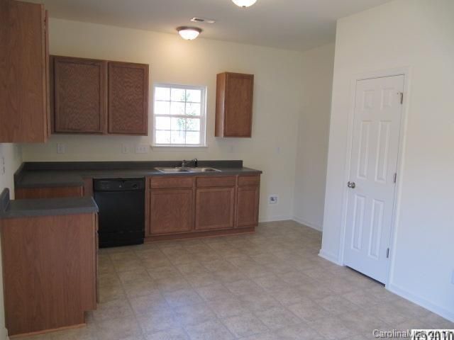 3502 Starmount Ave, Charlotte, NC 28269