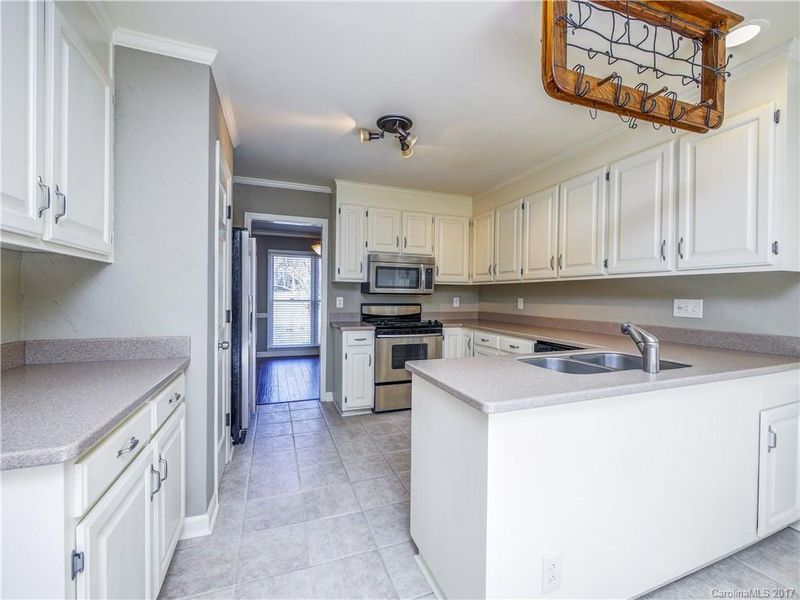 1211 Holleybank Dr, Matthews, NC 28105