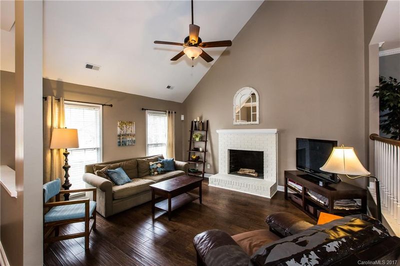 108 Whitefriars Ln, Matthews, NC 28105