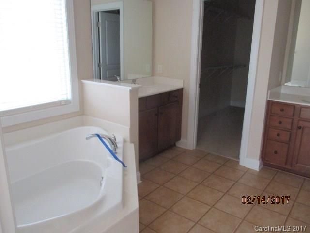 9425 Chanson Pl, Matthews, NC 28105