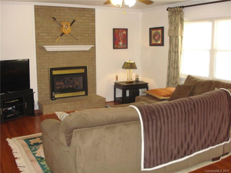 5900 Davidson Dr, Matthews, NC 28104