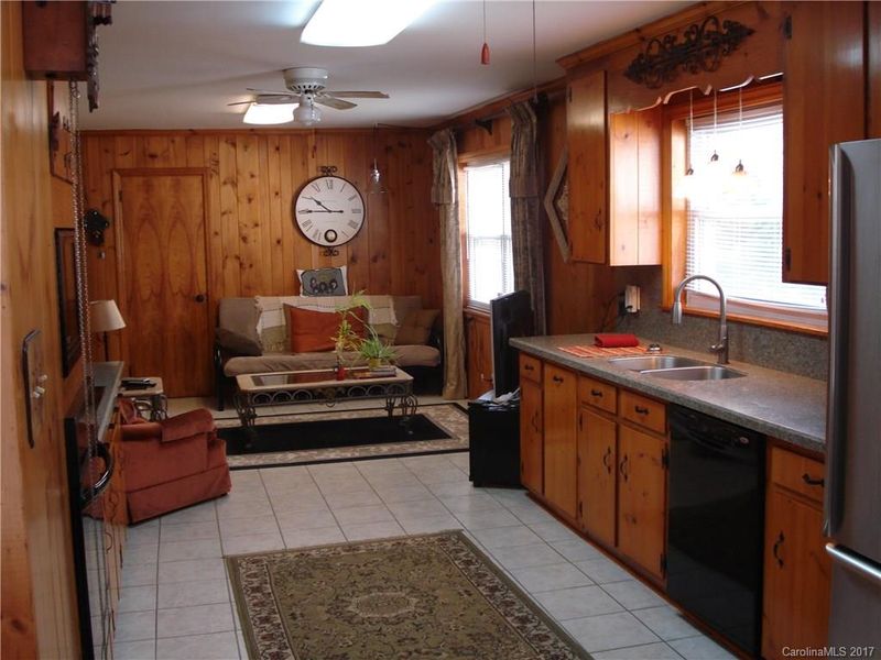 5900 Davidson Dr, Matthews, NC 28104