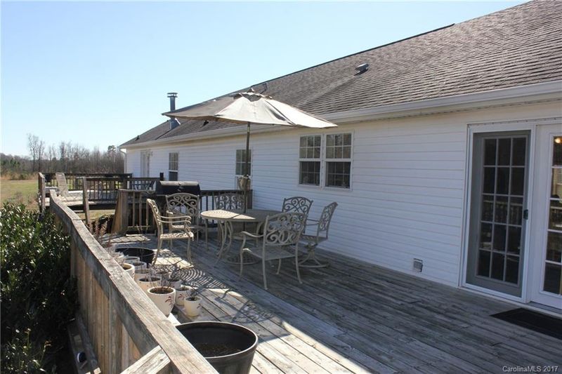256 Redhawk Ln, Olin, NC 28660