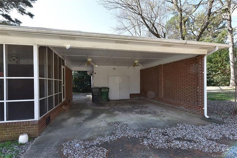 3553 Driftwood Dr, Charlotte, NC 28205