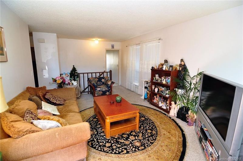11101 Five Cedars Rd, Charlotte, NC 28226