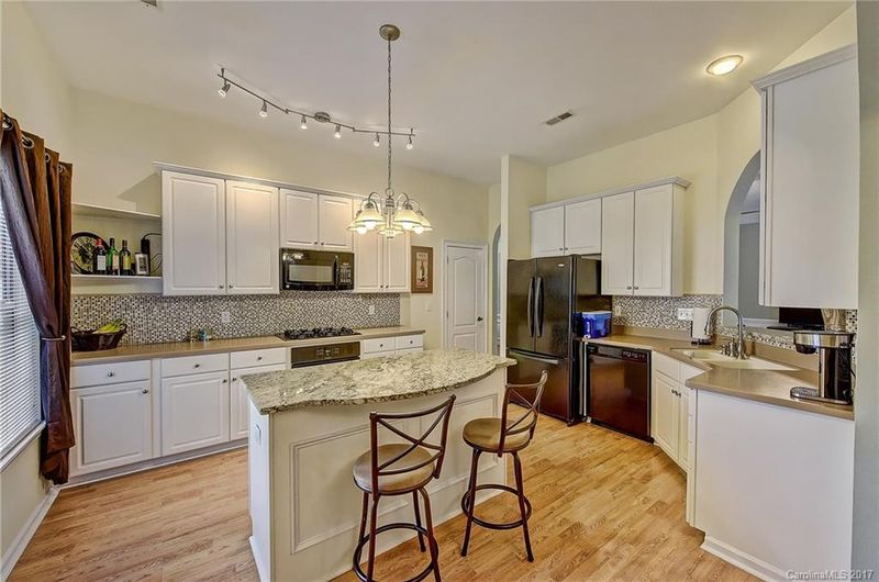 108 Monterey Dr, Mooresville, NC 28117