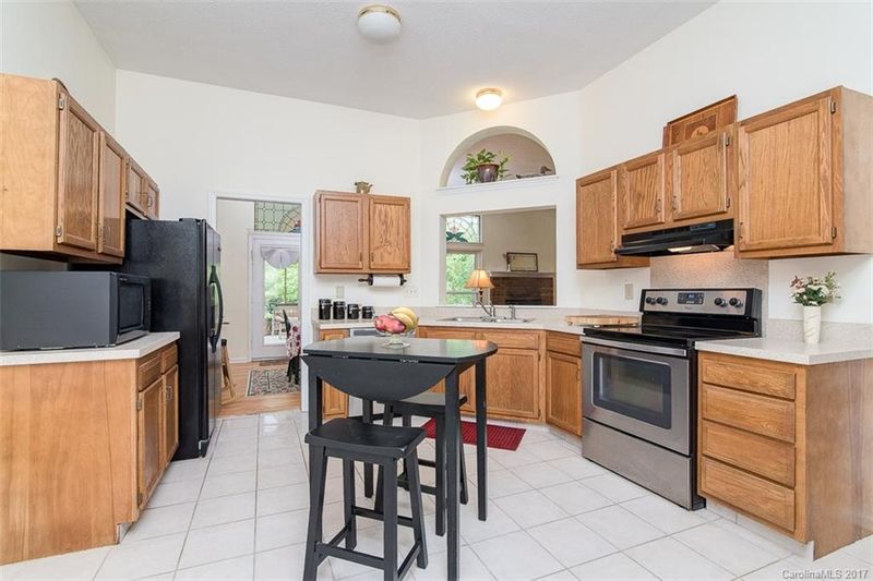 9606 Marshbrooke Rd, Matthews, NC 28105