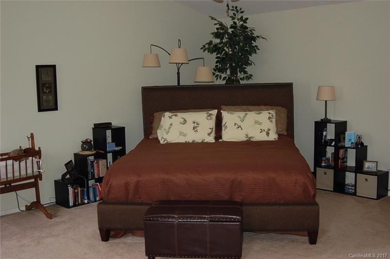 1643 Poplar Shadow Dr, Huntersville, NC 28079