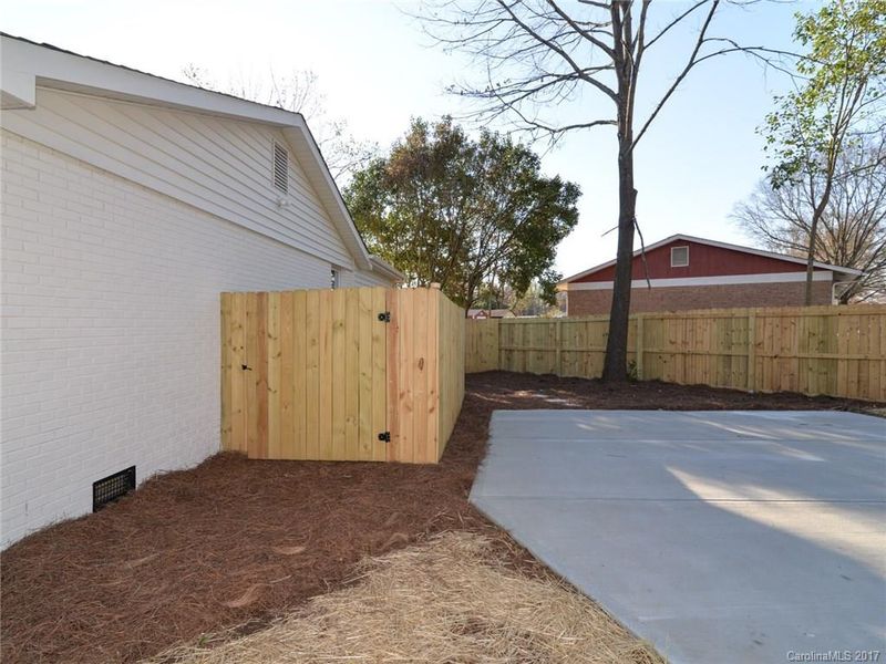 4024 Shamrock Dr, Charlotte, NC 28215