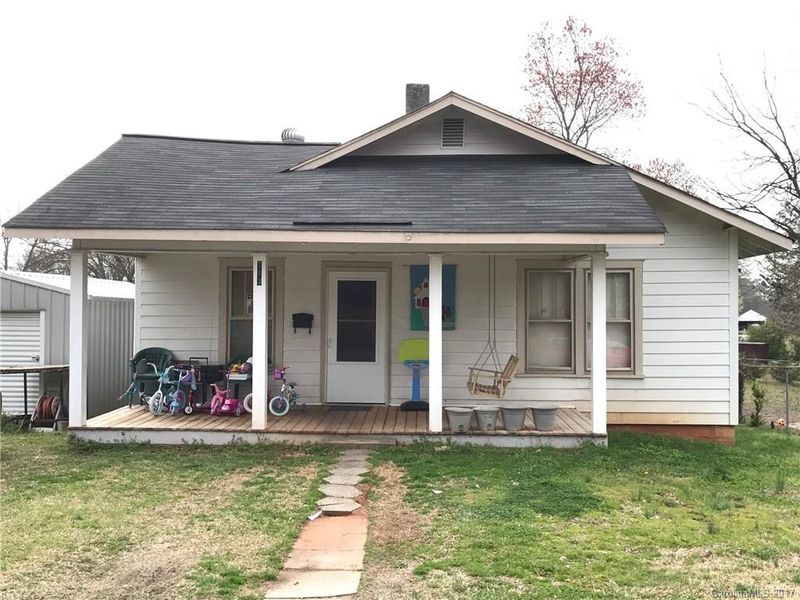 713 N Cedar St, Lincolnton, NC 28092