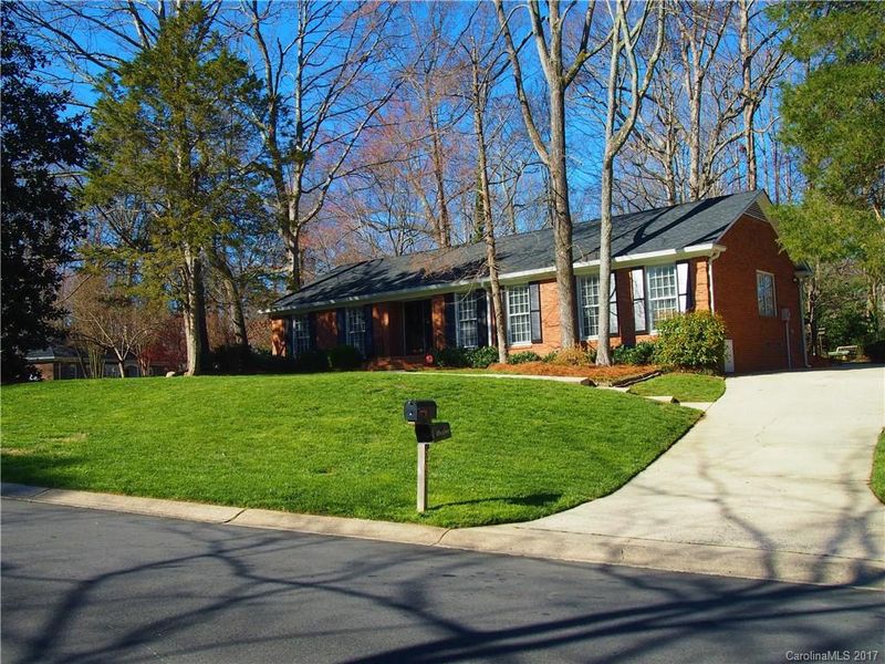 2001 Knickerbocker Dr #13, Charlotte, NC 28212