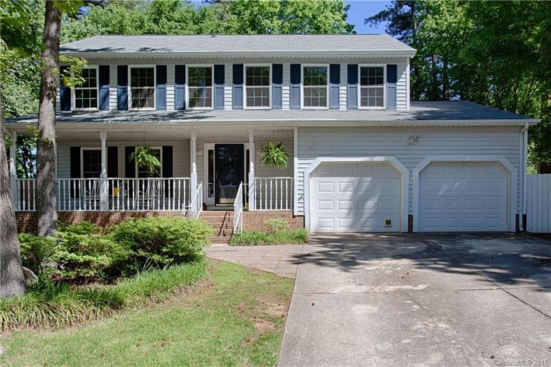 9933 White Cascade Dr, Charlotte, NC 28269