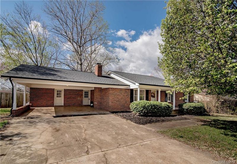 703 Sunridge Dr, Lincolnton, NC 28092