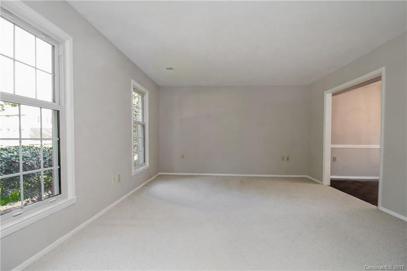 640 Charter Pl, Charlotte, NC 28211