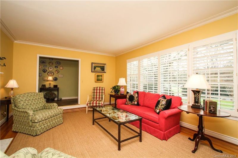 2407 Hobart Ct, Charlotte, NC 28209
