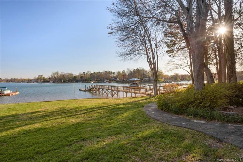 4184 Lake Shore Rd S, Denver, NC 28037