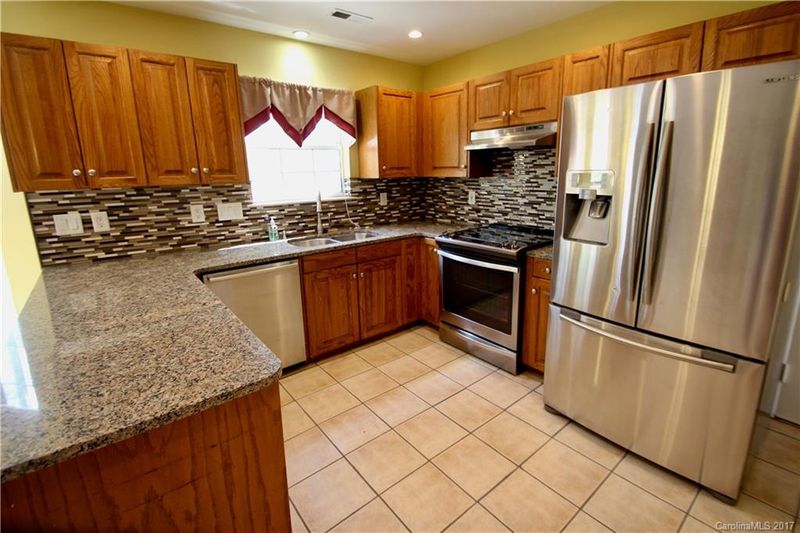 8941 Cypress Forest Dr, Charlotte, NC 28216