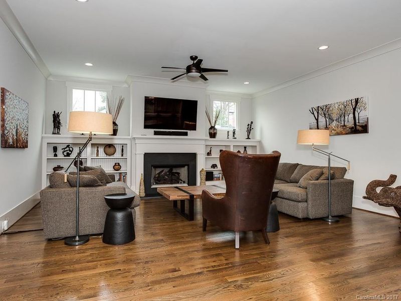 3020 Somerset Dr, Charlotte, NC 28209