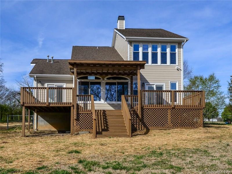 7560 Crestwood Dr, Kannapolis, NC 28081