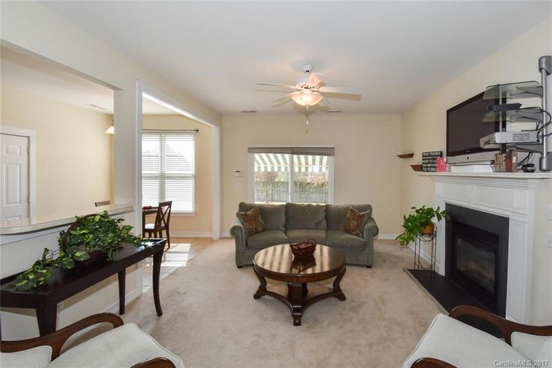 8714 Castle Cliff Dr, Matthews, NC 28105