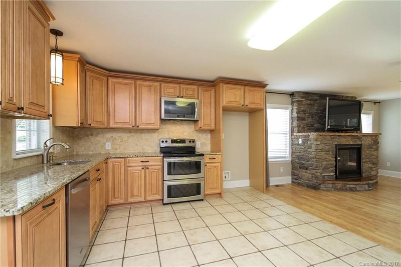 463 Sundown Rd, Mooresville, NC 28117
