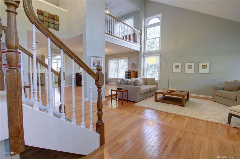 9512 Hunting Ct, Matthews, NC 28105