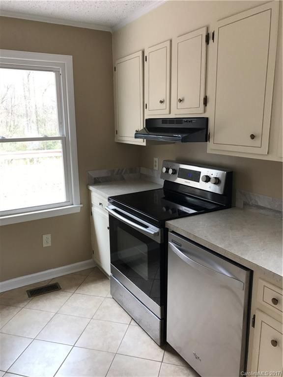 1409 Emily Ct, Gastonia, NC 28054