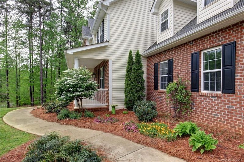 138 Rushing Water Ln, Troutman, NC 28166
