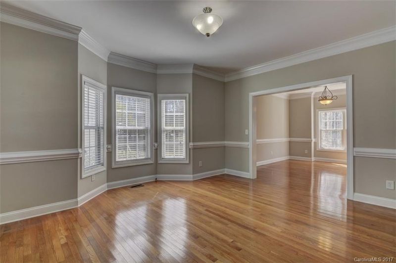 3013 Oakdale Rd, Charlotte, NC 28216