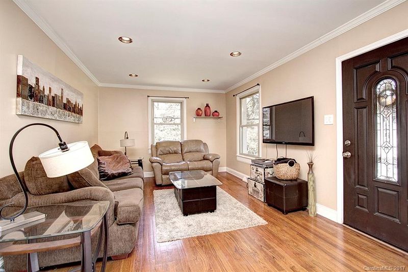 454 Scaleybark Rd, Charlotte, NC 28209