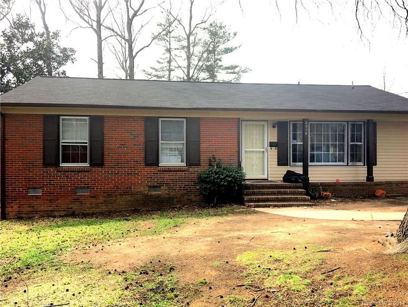 6316 Barrington Dr, Charlotte, NC 28215