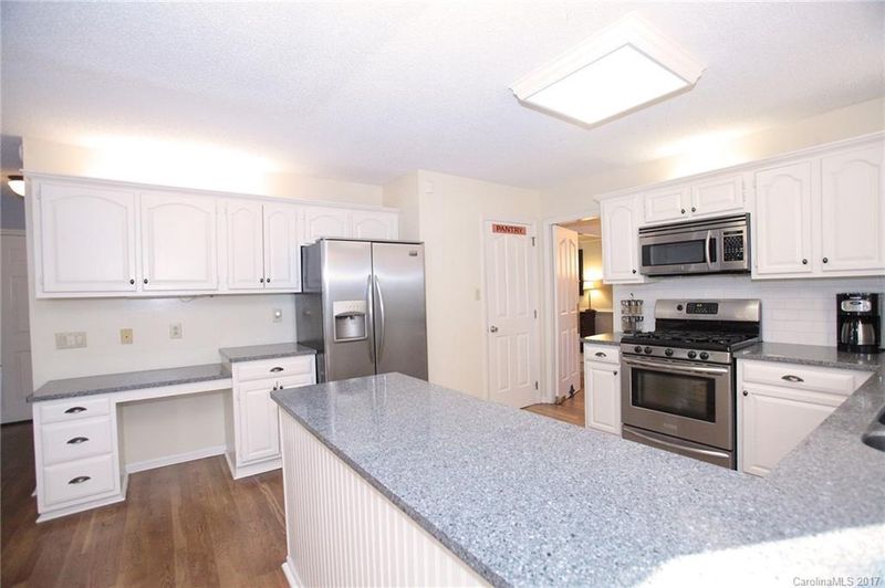 10020 Brass Eagle Ln, Charlotte, NC 28210