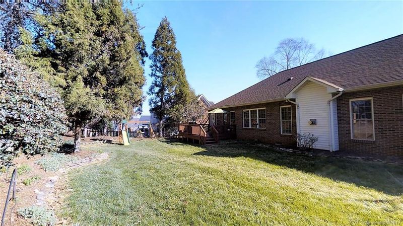 4521 9th St, Hickory, NC 28601
