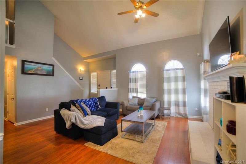 10701 Northwoods Forest Dr, Charlotte, NC 28214
