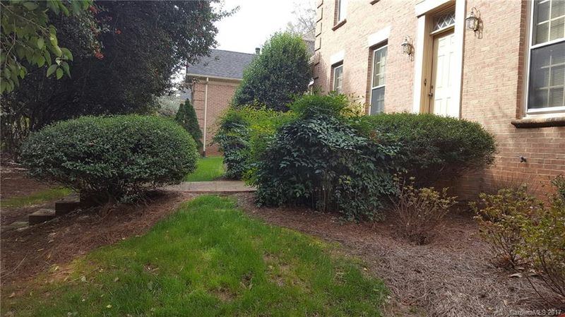 3614 Sharon Rd, Charlotte, NC 28211