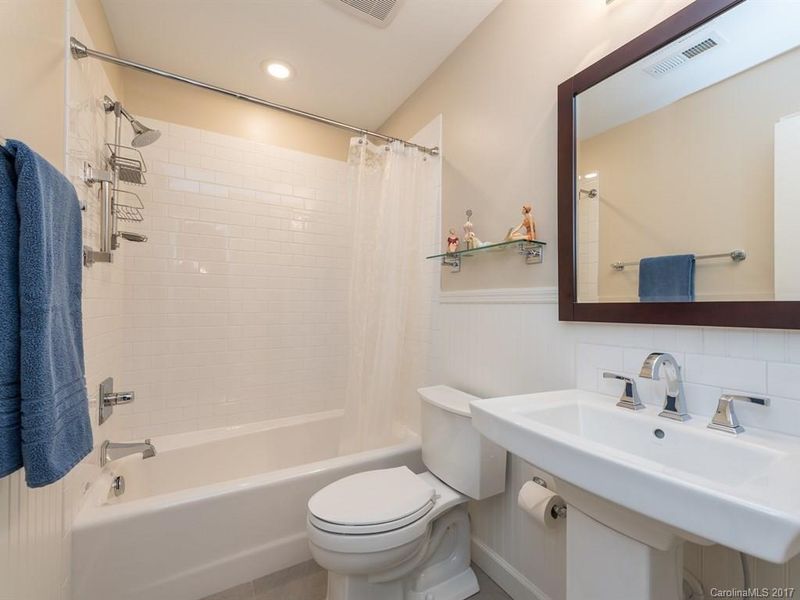 9800 Highlands Crossing Dr, Charlotte, NC 28277