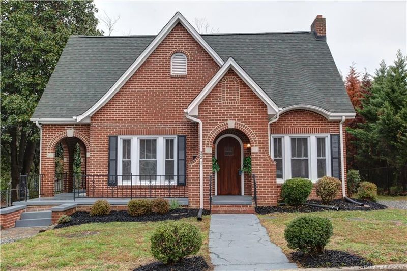 321 E Sycamore St, Lincolnton, NC 28092