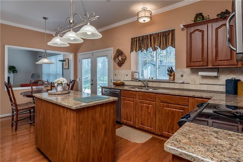 640 Clearbrook Rd, Charlotte, NC 28105