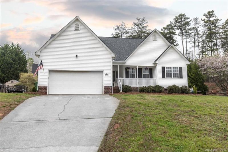132 Deerfield Dr, Mount Holly, NC 28120
