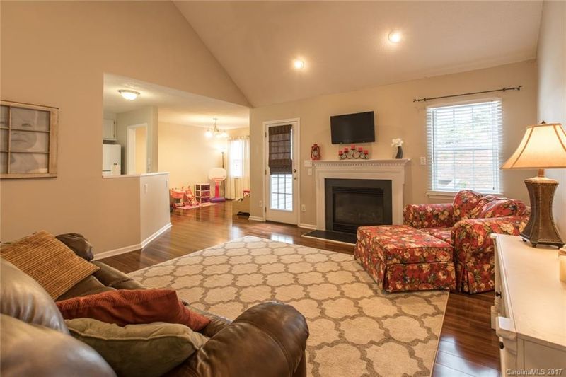 132 Deerfield Dr, Mount Holly, NC 28120